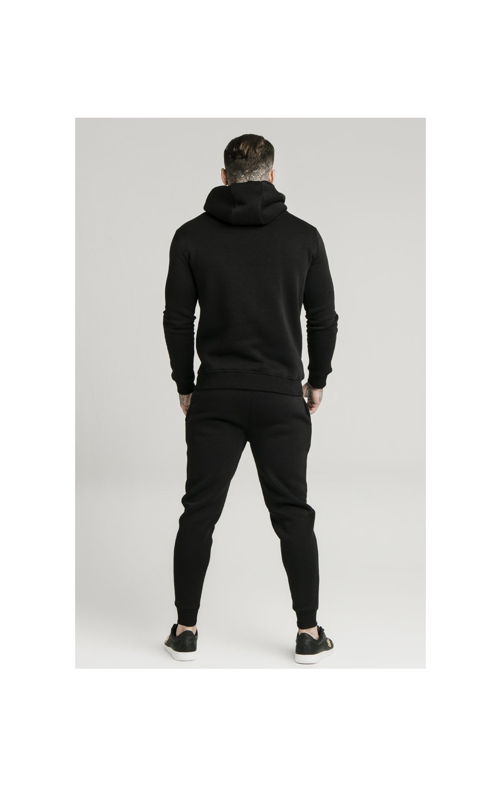 Schwarzer Essential Muscle Fit Jogger (7)