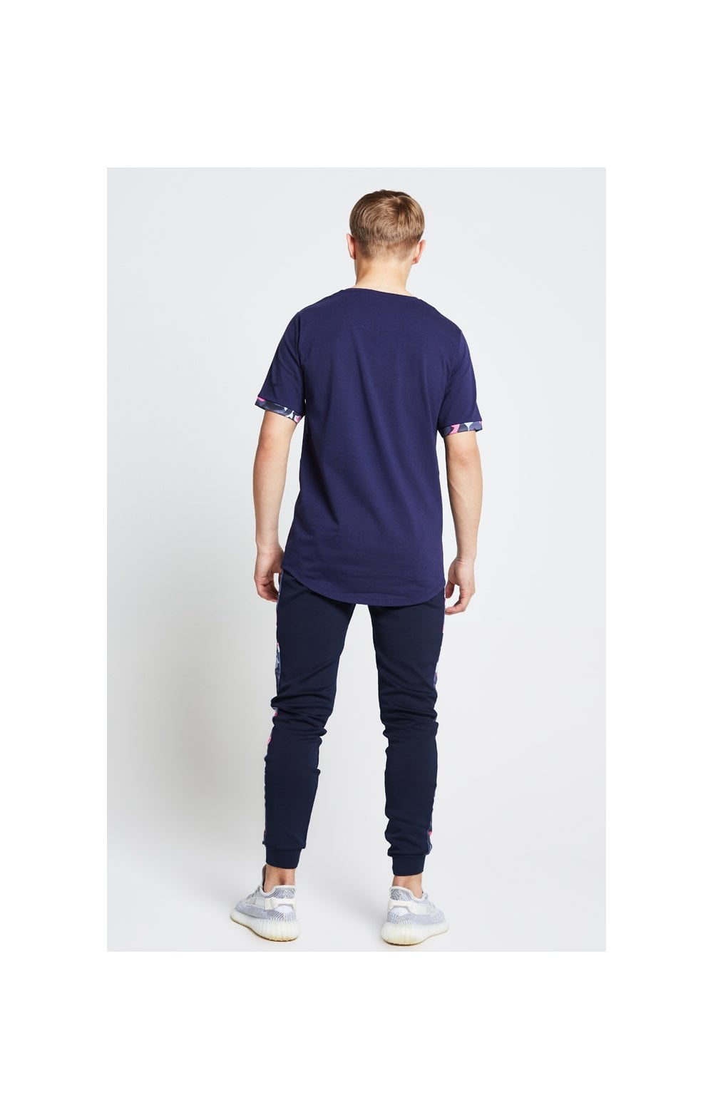 Illusive London T-Shirt Kontrast Saum - Marineblau und Neon Rosa Camouflage (6)