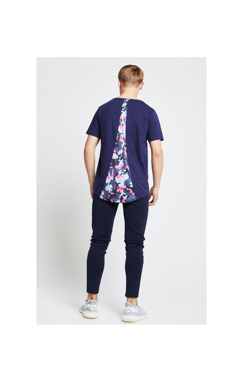 Illusive London T-Shirt Schulterfrei - Marineblau und Neon Rosa Camouflage (5)