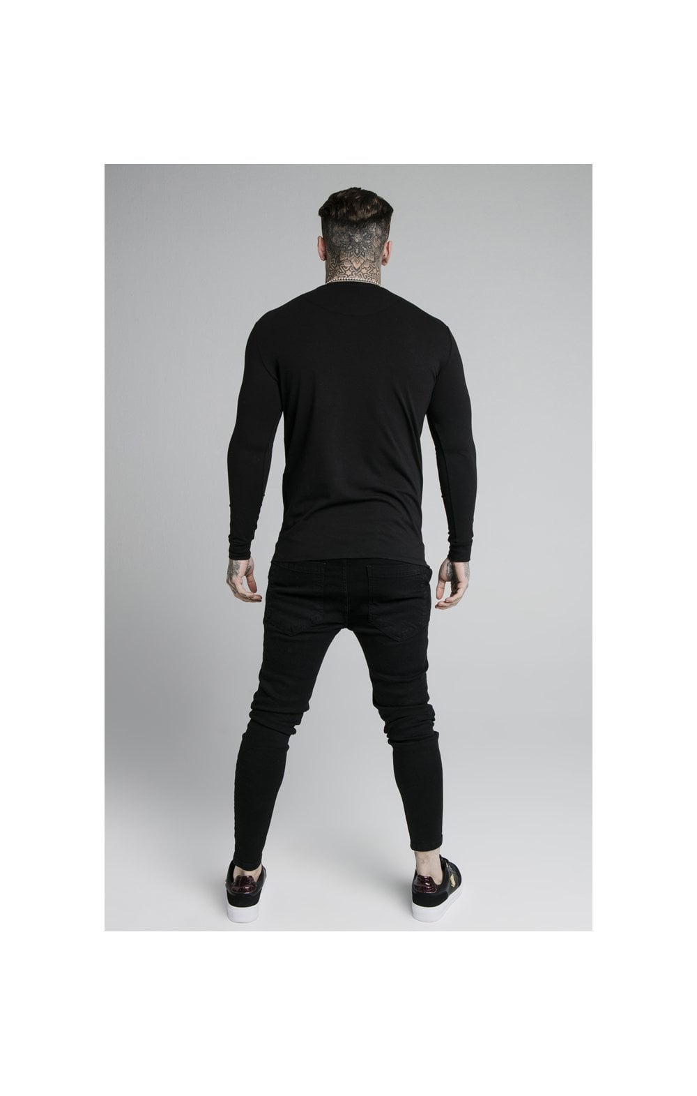 Black Essential Long Sleeve Muscle Fit T-Shirt (5)