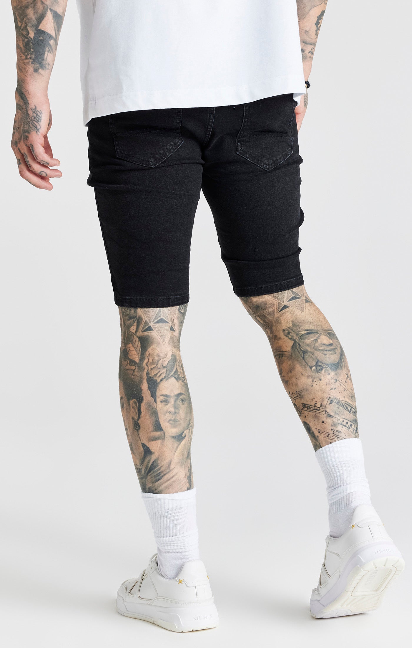 Schwarze Distressed Denim-Shorts (3)