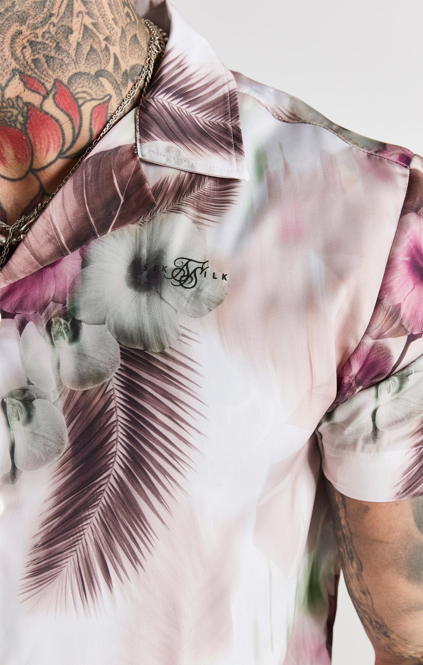 SikSilk Strandshirt mit verschwommenem Blumendesign - Rosa &amp; Weiß (1)