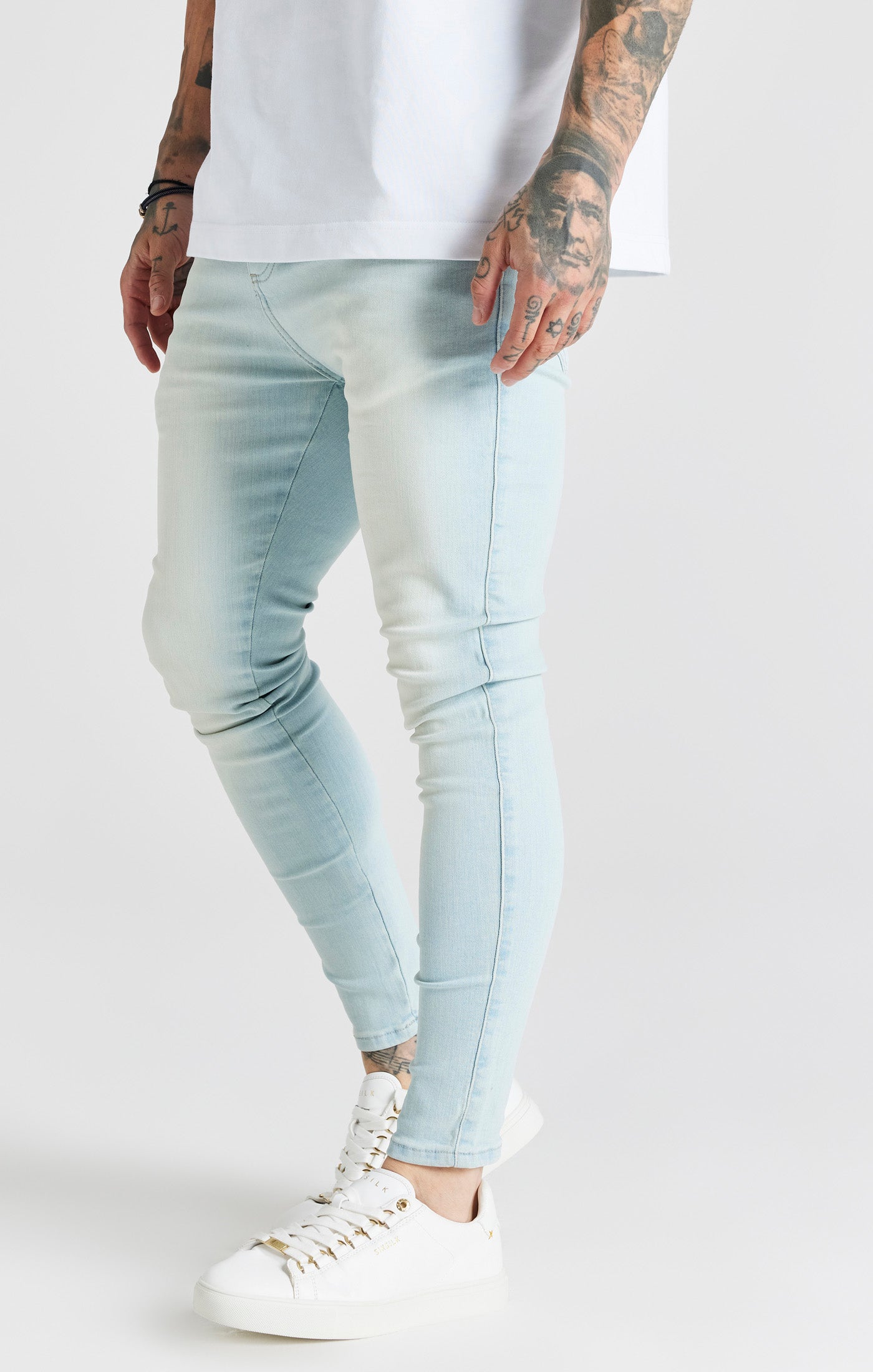 Hellblaue Essential Skinny Jeans