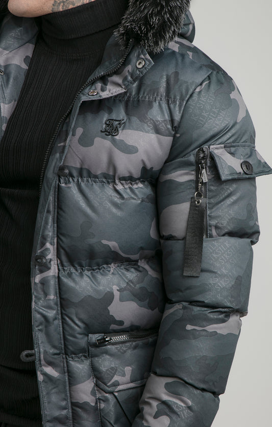SikSilk Steppjacke – Schwarz mit Camouflage-Muster