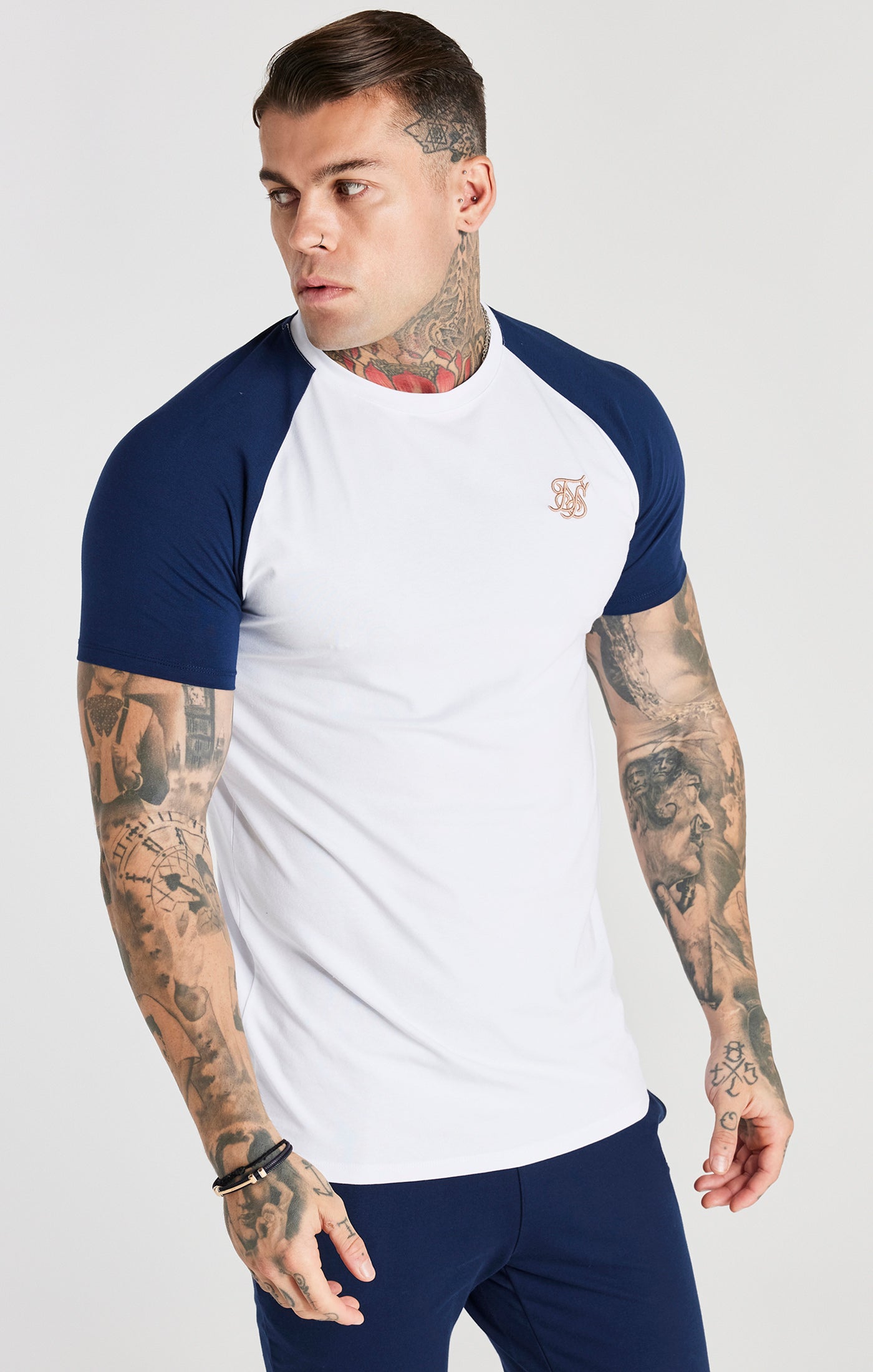 SikSilk Gym-T-Shirt mit Raglanärmeln - Weiß &amp; Marineblau