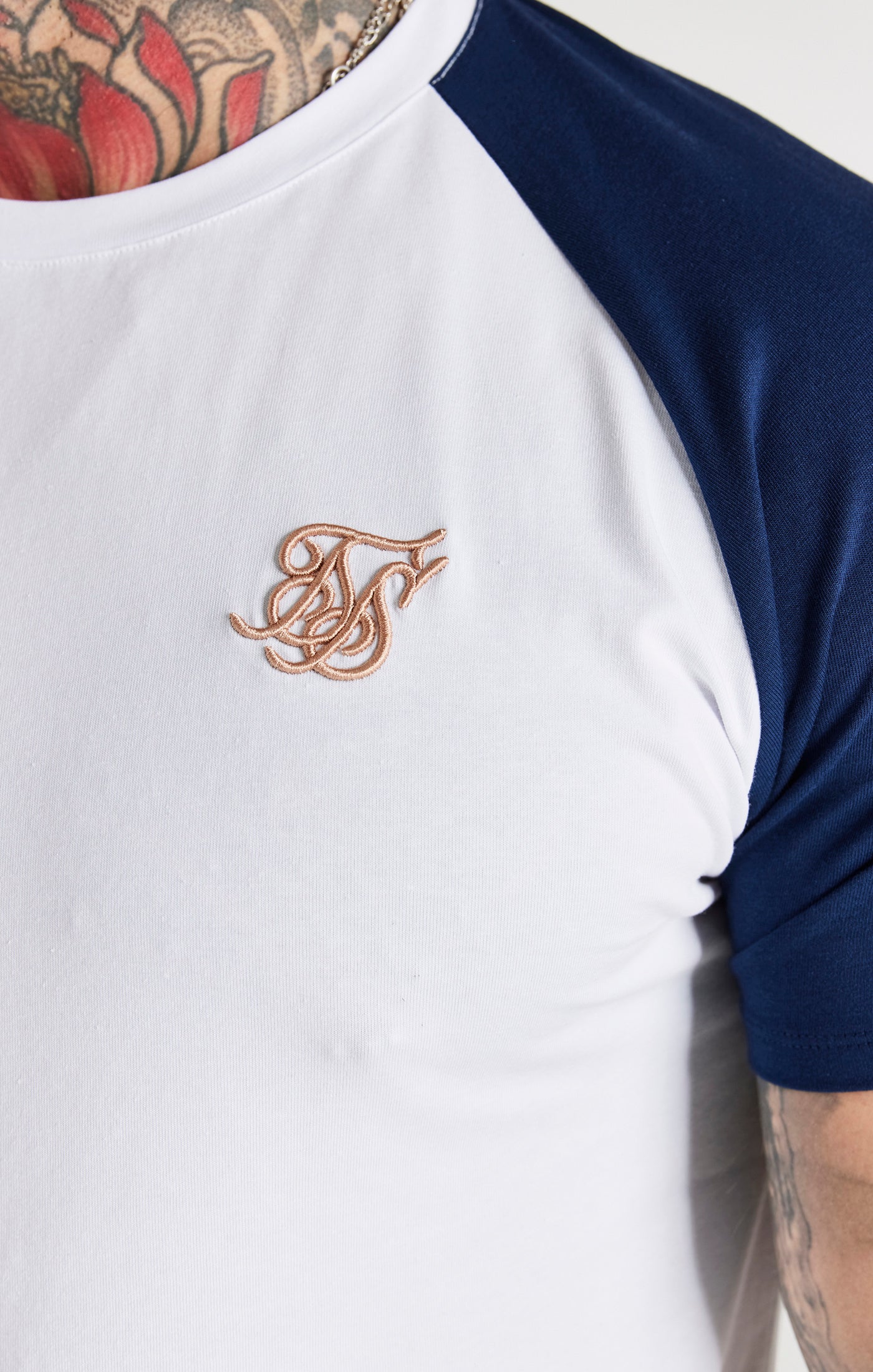 SikSilk Gym-T-Shirt mit Raglanärmeln - Weiß &amp; Marineblau (1)
