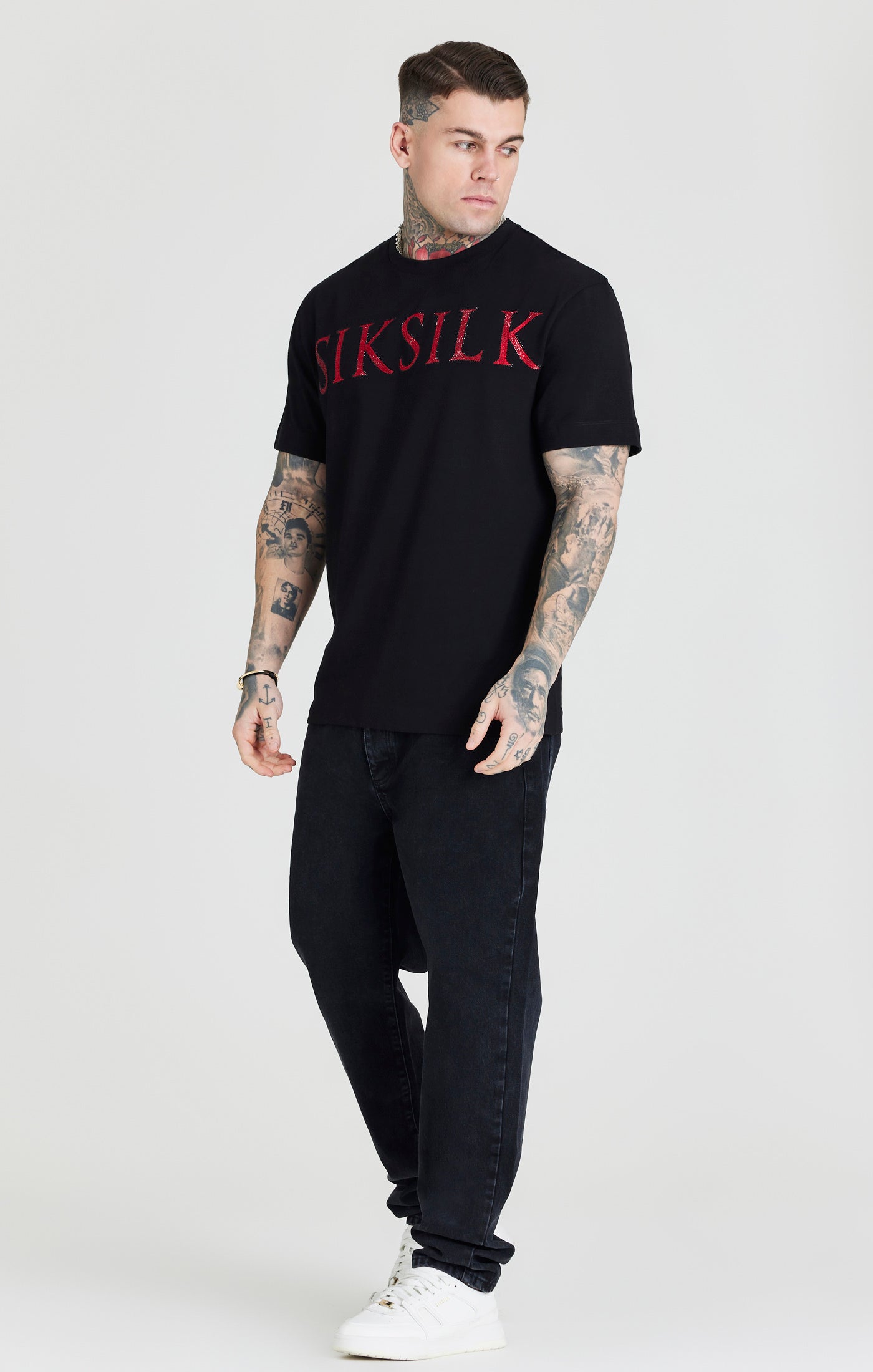 SikSilk T-Shirt mit Strassapplikation und geradem Saum – Schwarz (1)