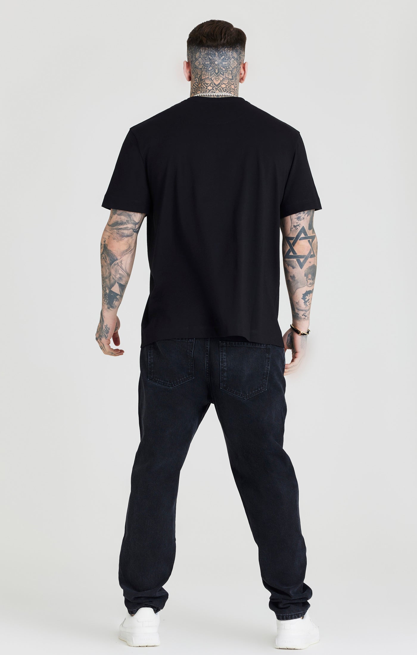SikSilk T-Shirt mit Strassapplikation und geradem Saum – Schwarz (3)