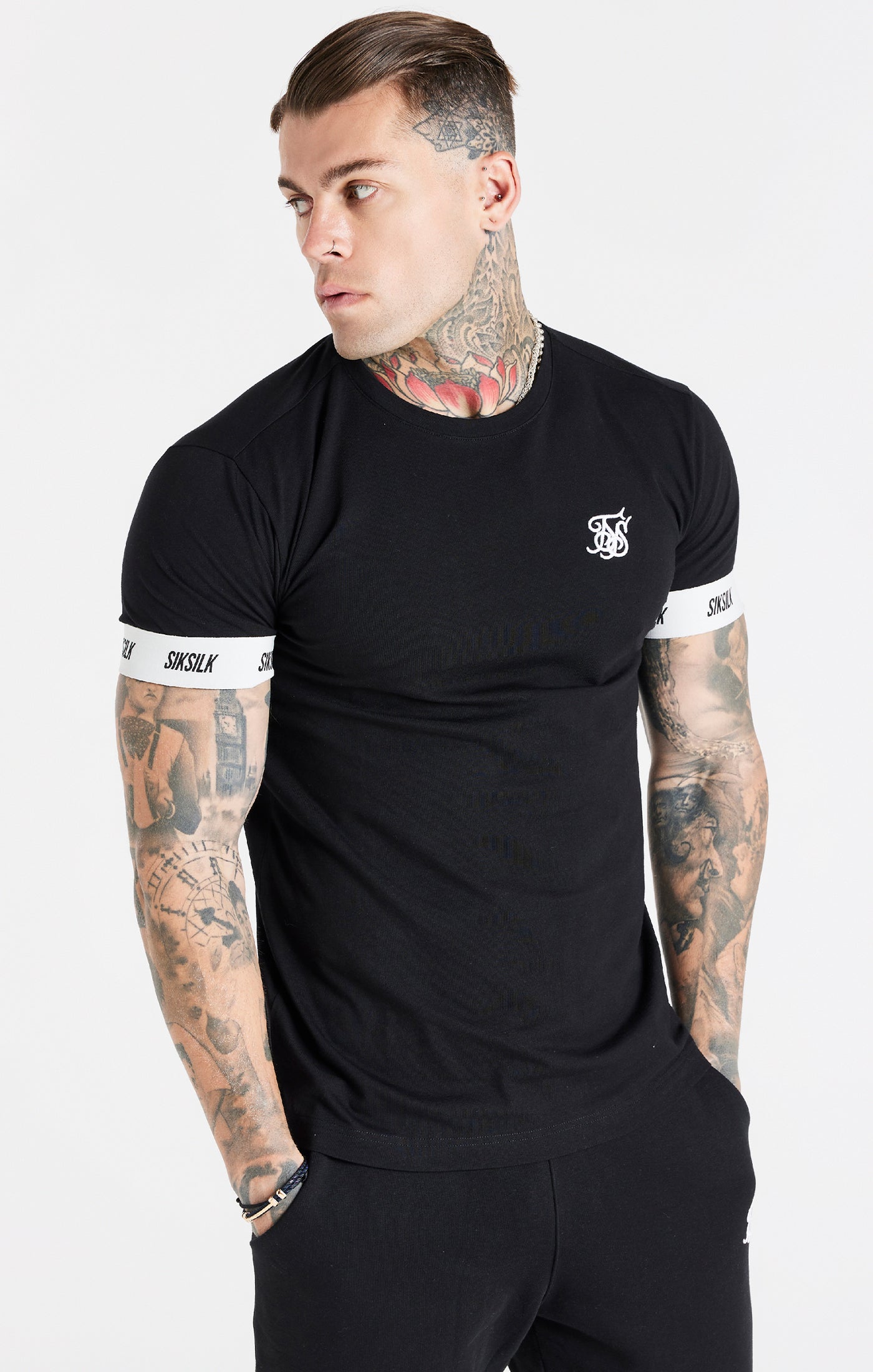 SikSilk T-Shirt mit geradem Saum aus Funktionsstoff – Schwarz