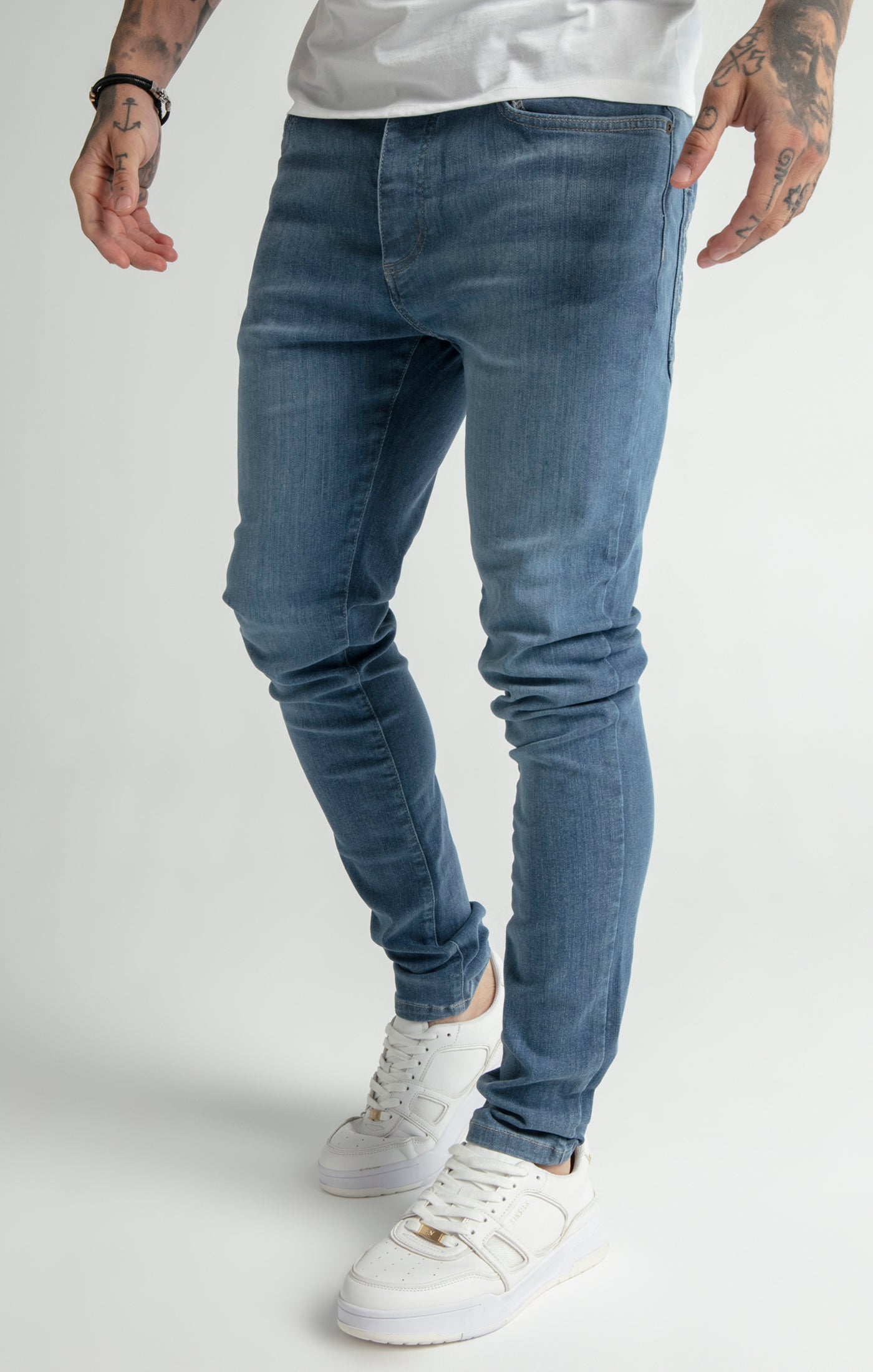 Messi X SikSilk Slim Fit-Jeans und Stickdetails - Midstone