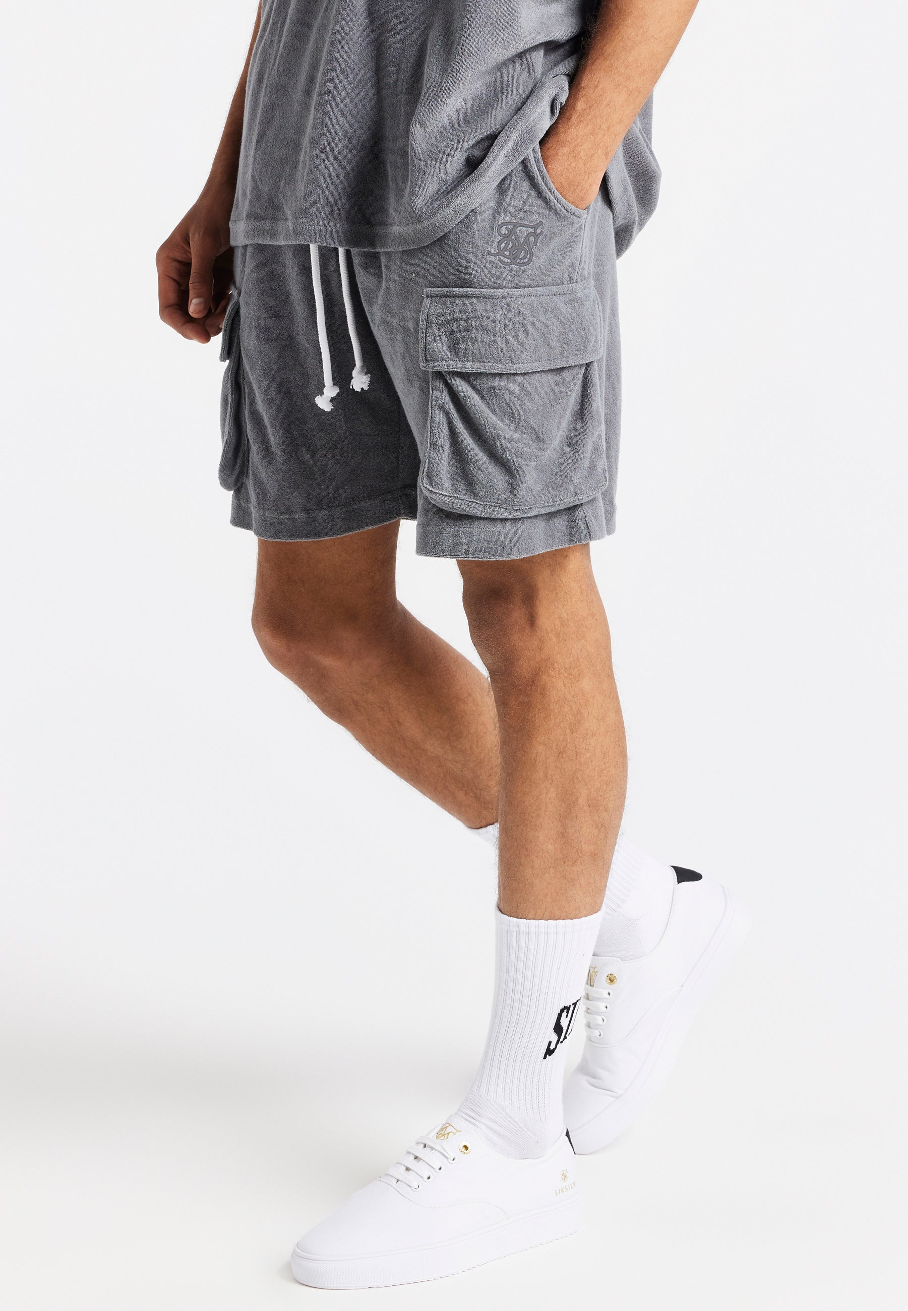 Graue FrotT-Shirt-Cargo-Shorts
