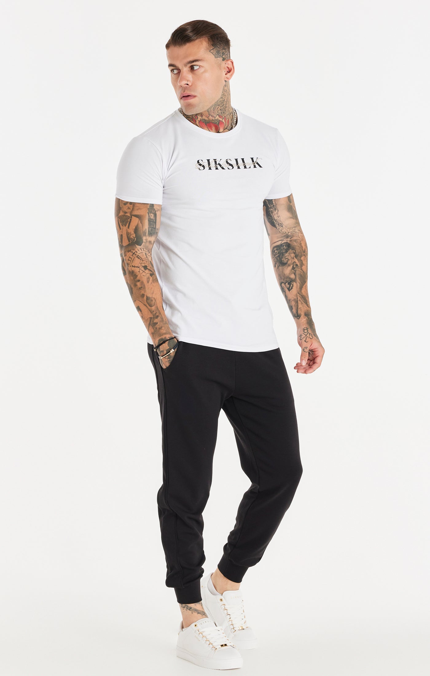 SikSilk T-Shirt mit doppeltem Logo-Schriftzug – Weiß (2)