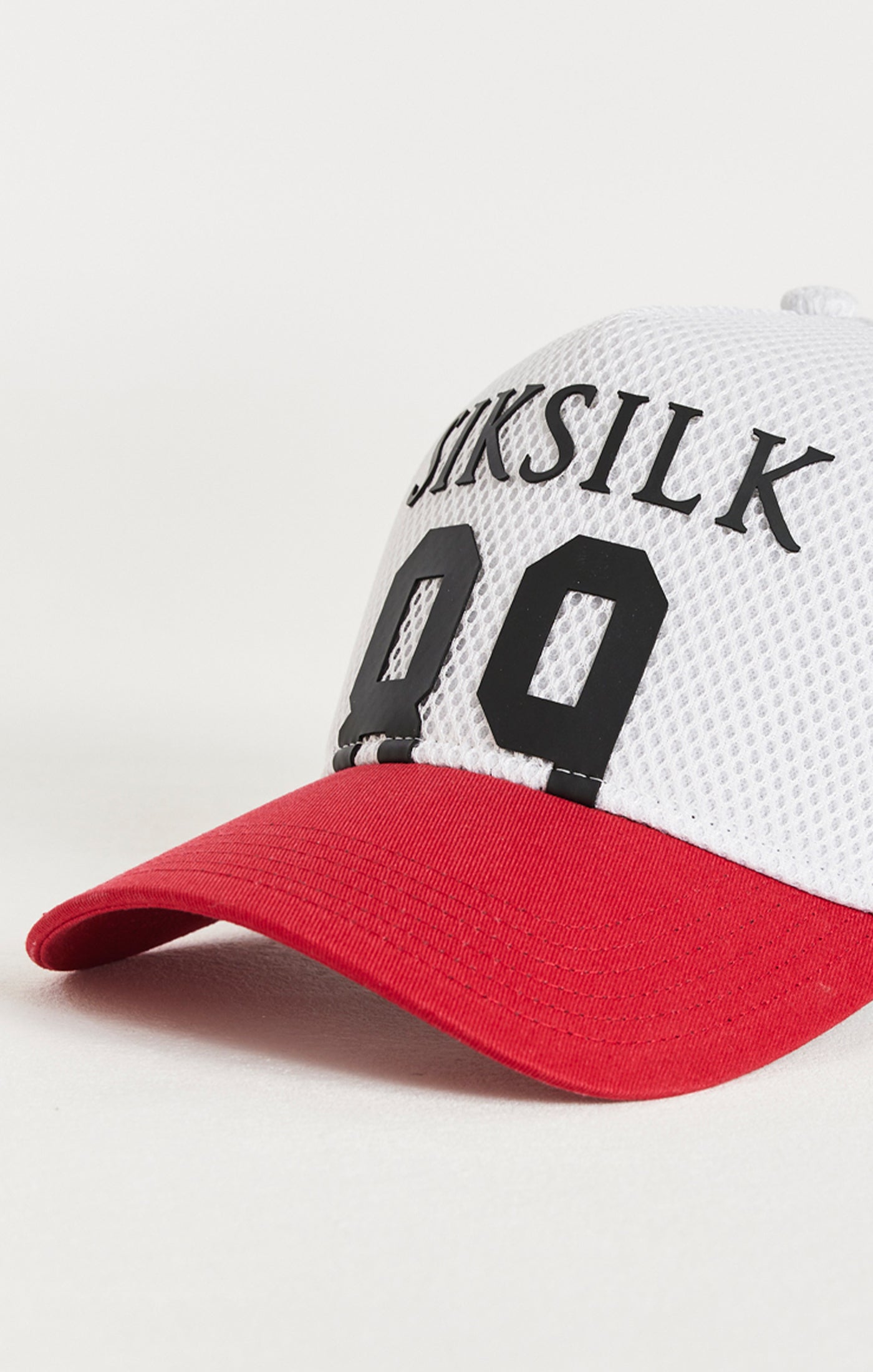 SikSilk 89 Trucker Cap aus Allover-Mesh – Weiß &amp; Rot (1)