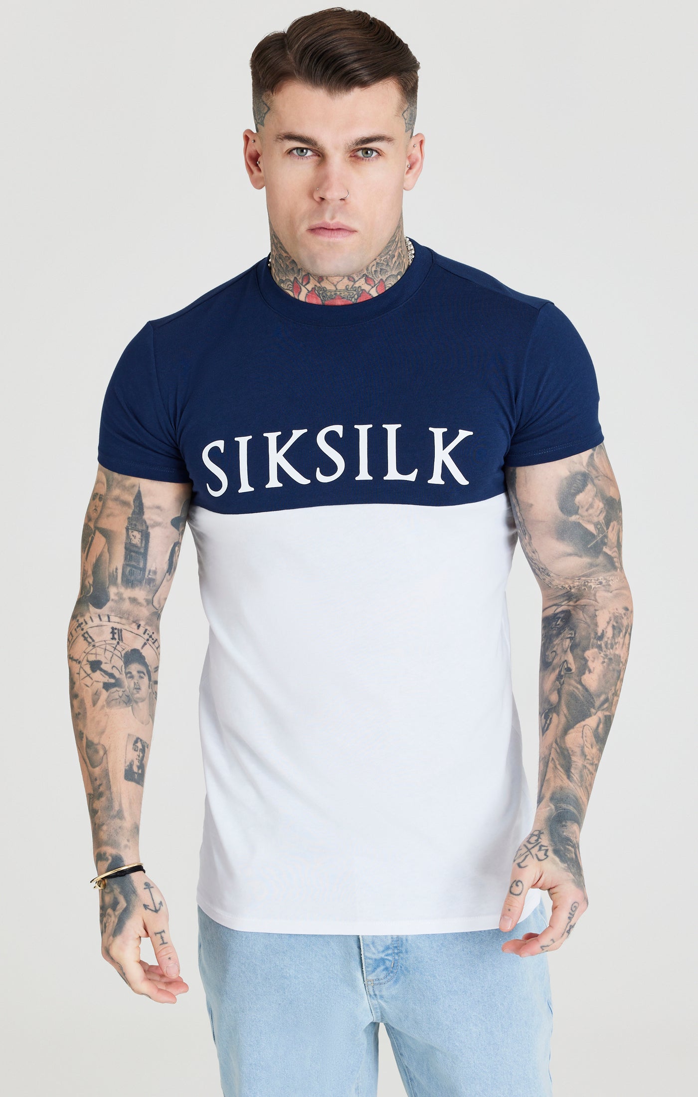 SikSilk Gym-Fußball-T-Shirt mit Einsatz-Detail – Marineblau &amp; Weiß