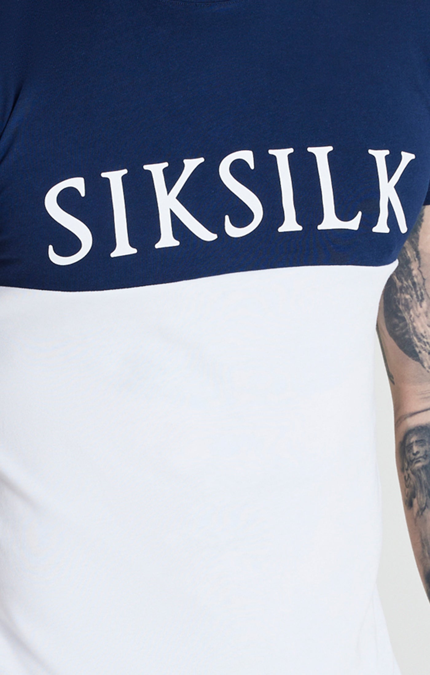 SikSilk Gym-Fußball-T-Shirt mit Einsatz-Detail – Marineblau &amp; Weiß (1)