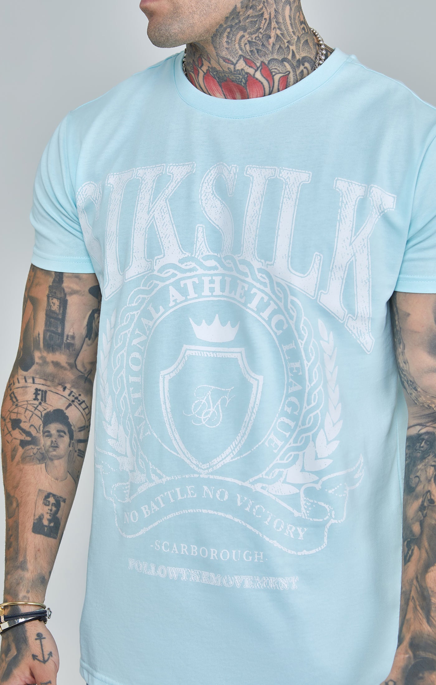 SikSilk Varsity-T-Shirt mit kantiger Passform – Blau (2)