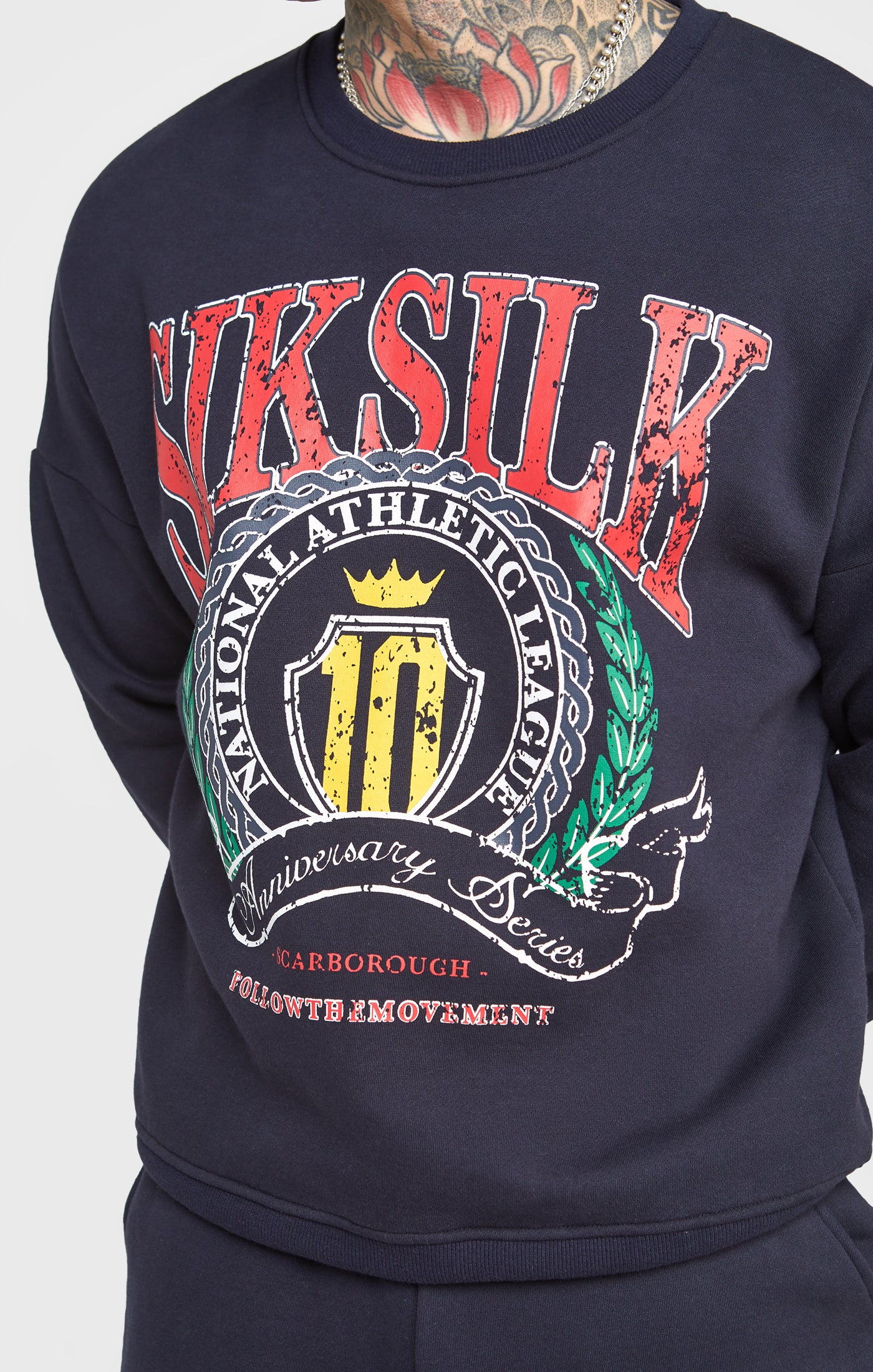Marineblaues Sweatshirt mit Varsity-Jubiläumsaufdruck (1)
