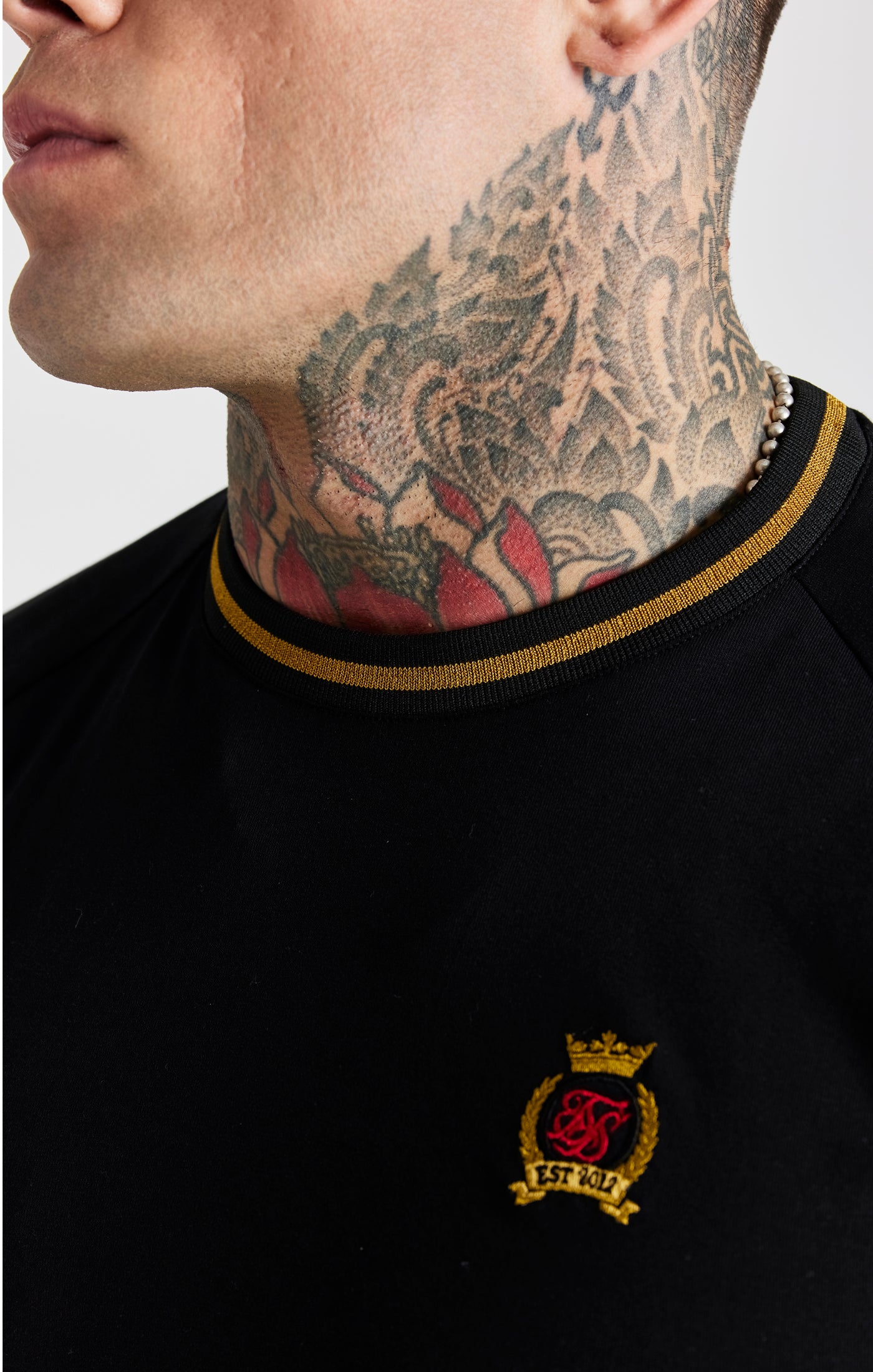 Schwarzes Crest Muscle Fit T Shirt (1)