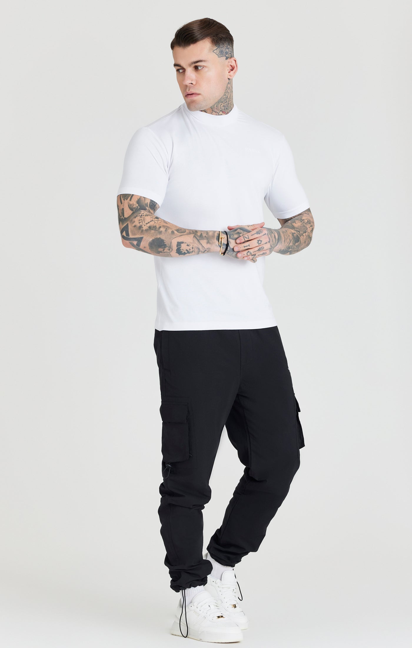 SikSilk Foundation T-Shirt mit hohem Ausschnitt – Weiß (3)