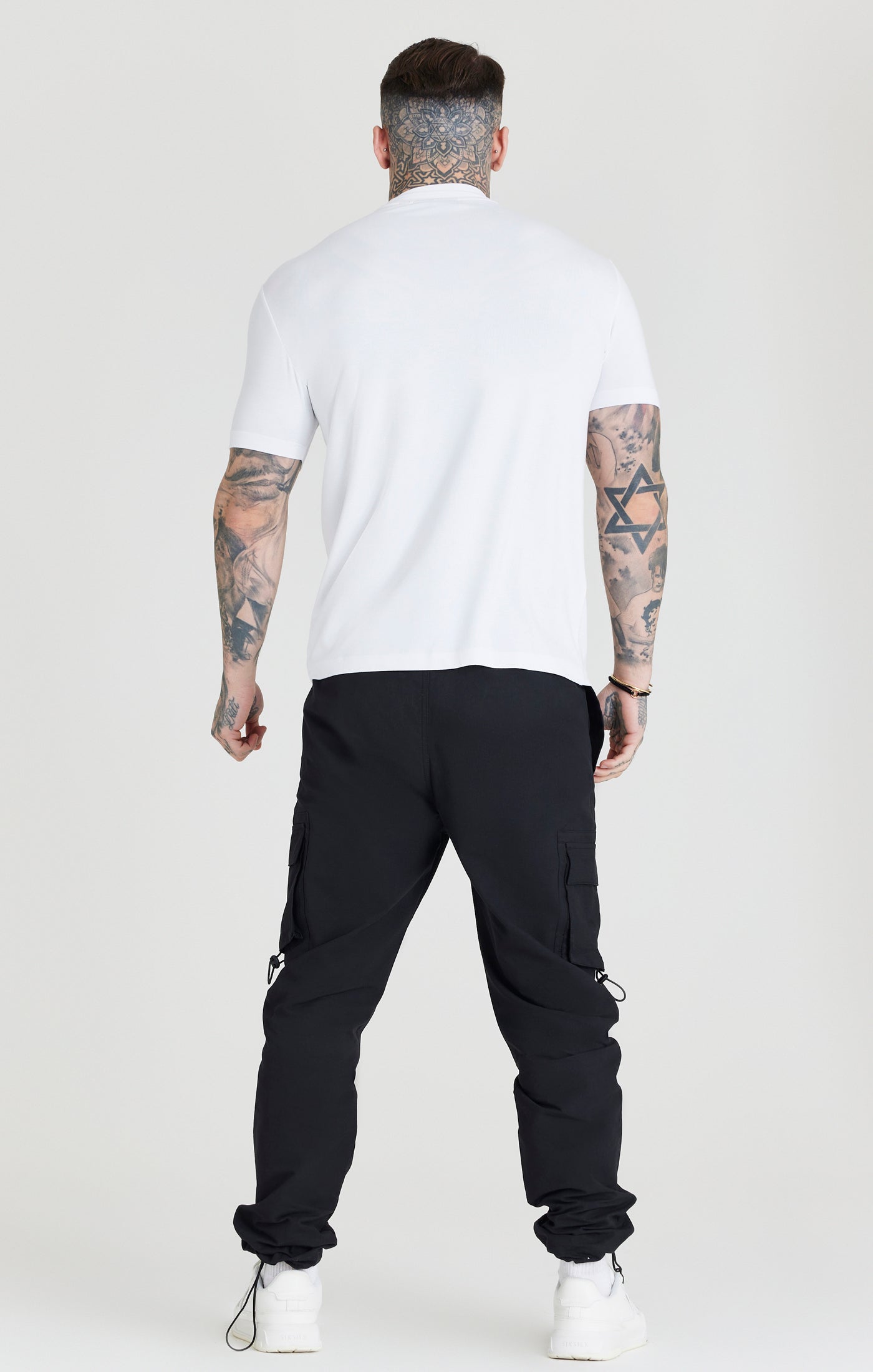 SikSilk Foundation T-Shirt mit hohem Ausschnitt – Weiß (4)