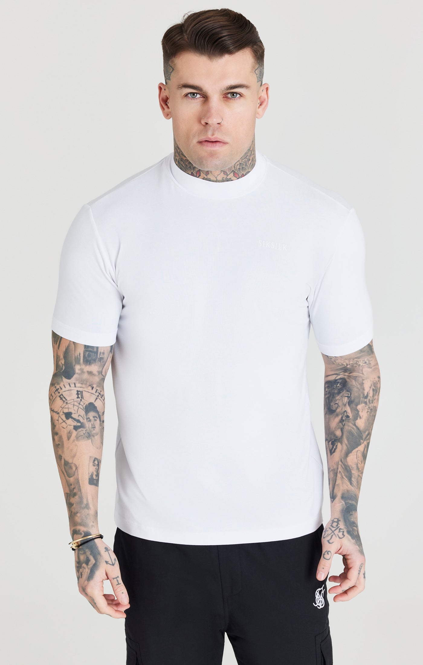 SikSilk Foundation T-Shirt mit hohem Ausschnitt – Weiß (5)