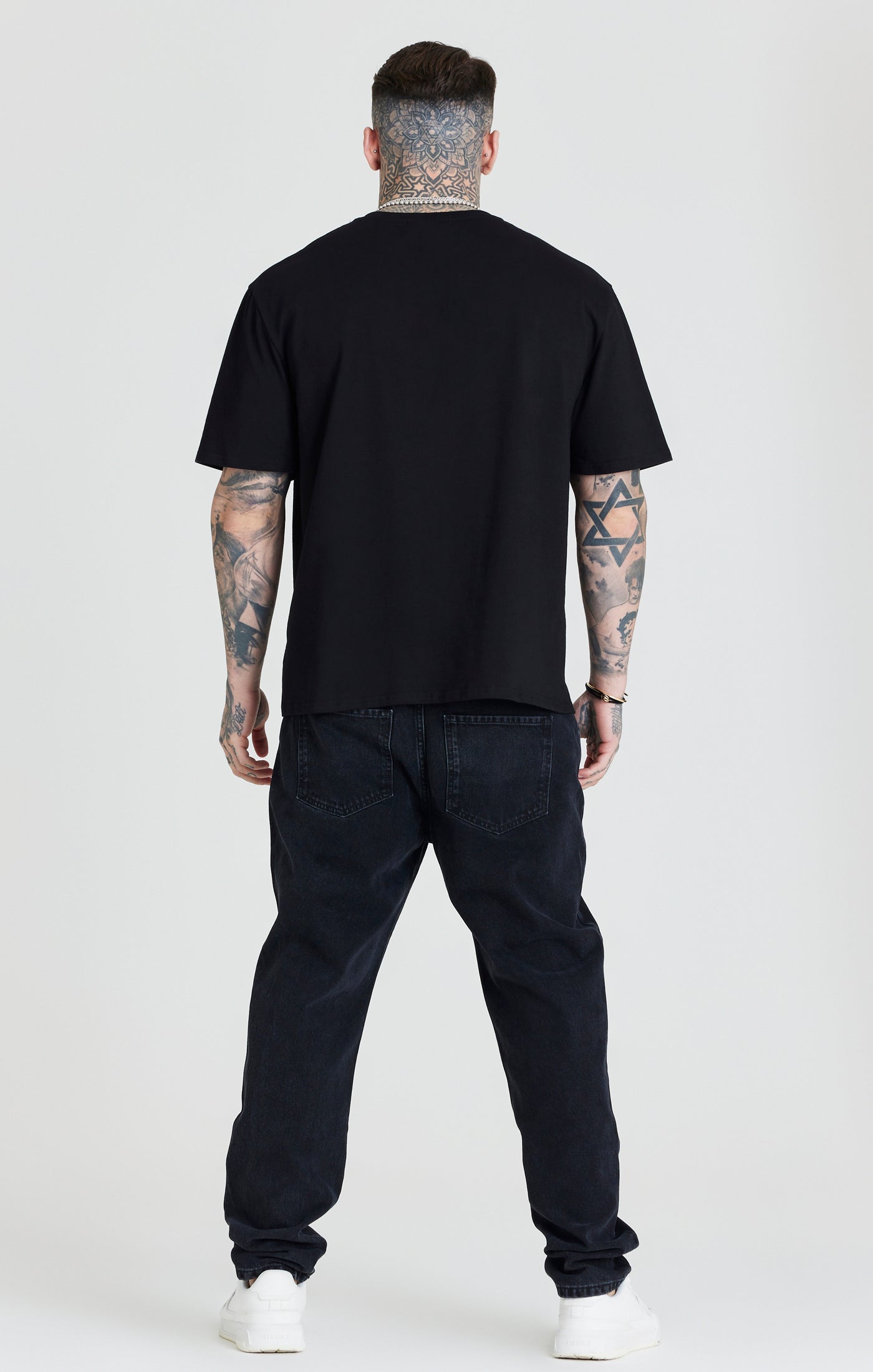 SikSilk Oversized-T-Shirt mit kurzen Ärmeln und Blumenstickerei - Schwarz (3)