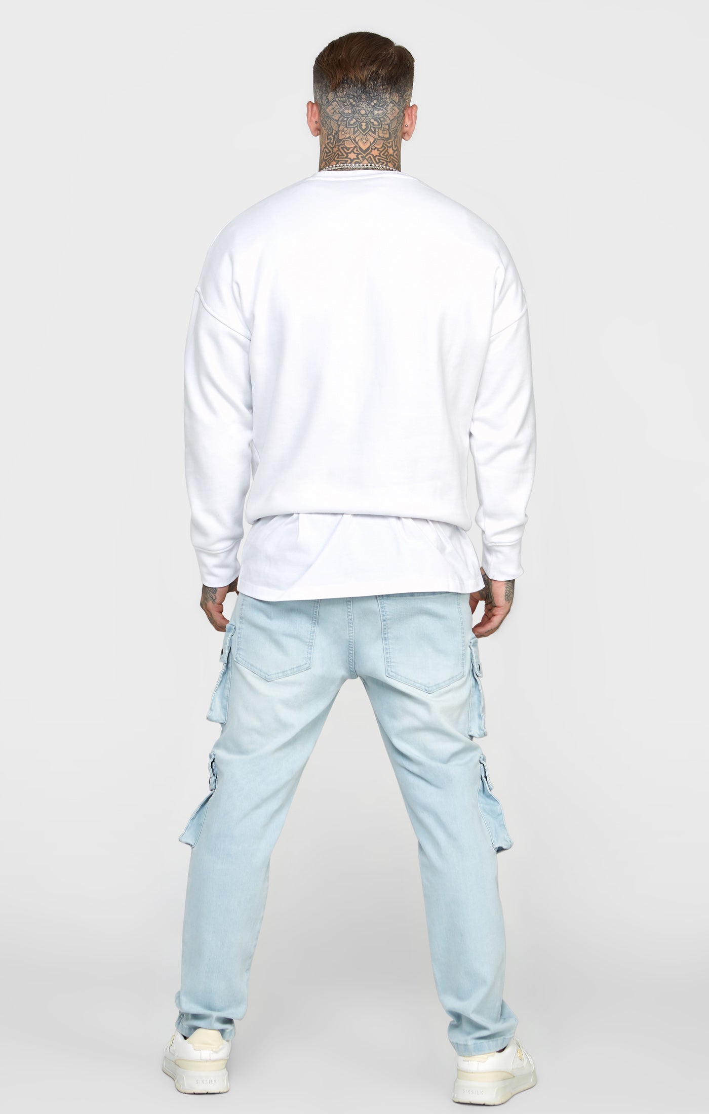 Weißes Sweatshirt mit Wappenstickerei (4)