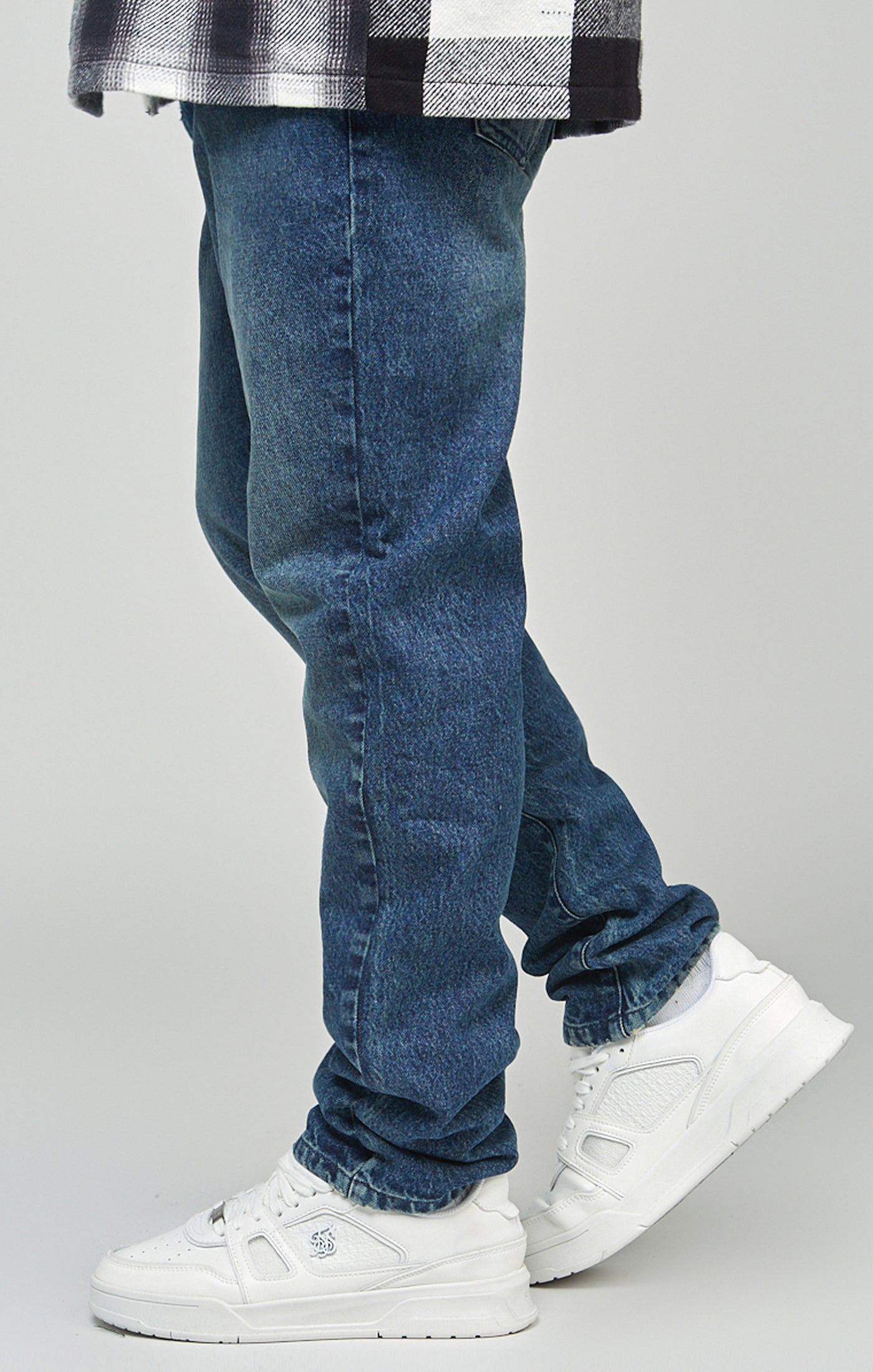 Mittelblaue gerade geschnittene Denim-Jeans (2)