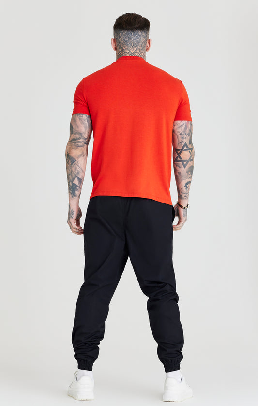 Rotes T-Shirt mit hohem Halsausschnitt aus Viskose im Muscle Fit
