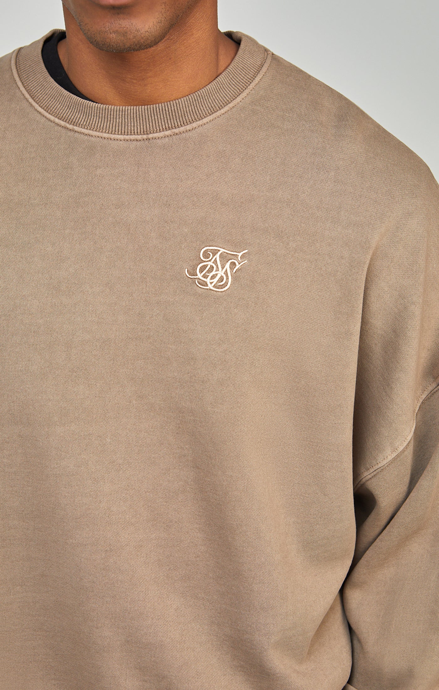 Braunes stückgefärbtes Sweatshirt mit Boxy-Passform (2)