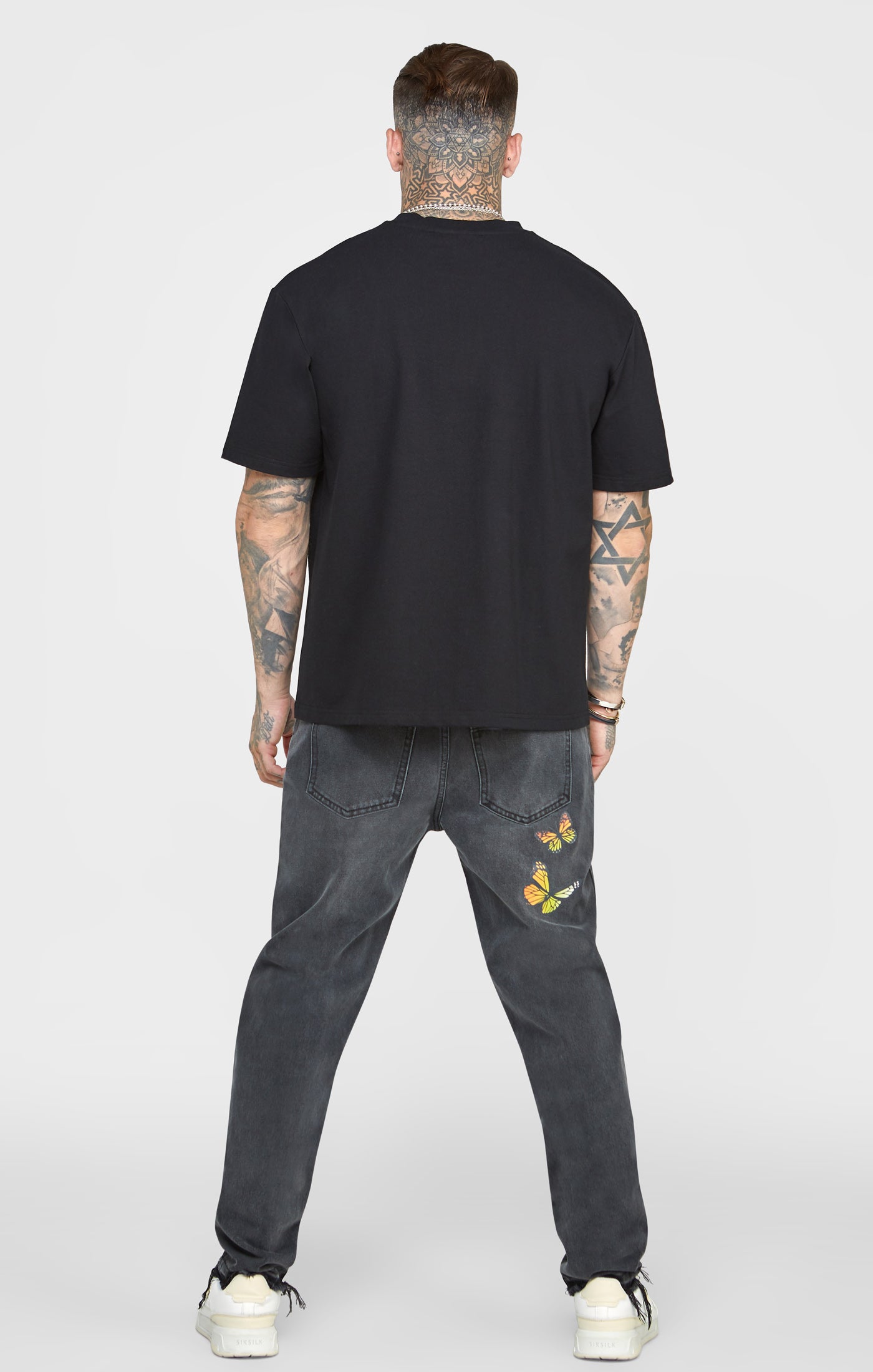 Übergroßes T Shirt mit Schwarzem Schmetterling (4)