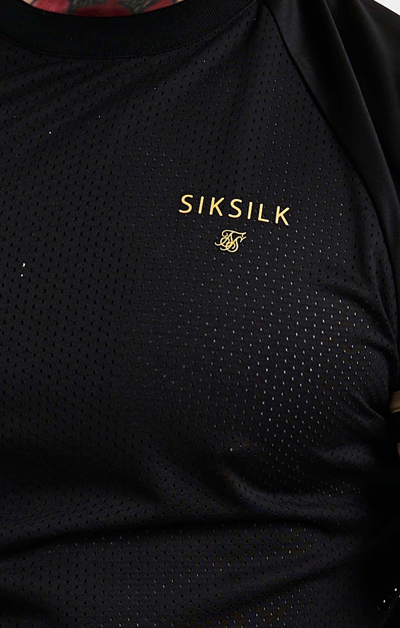 SikSilk Sport-T-Shirt aus Mesh – Schwarz &amp; Gold (1)
