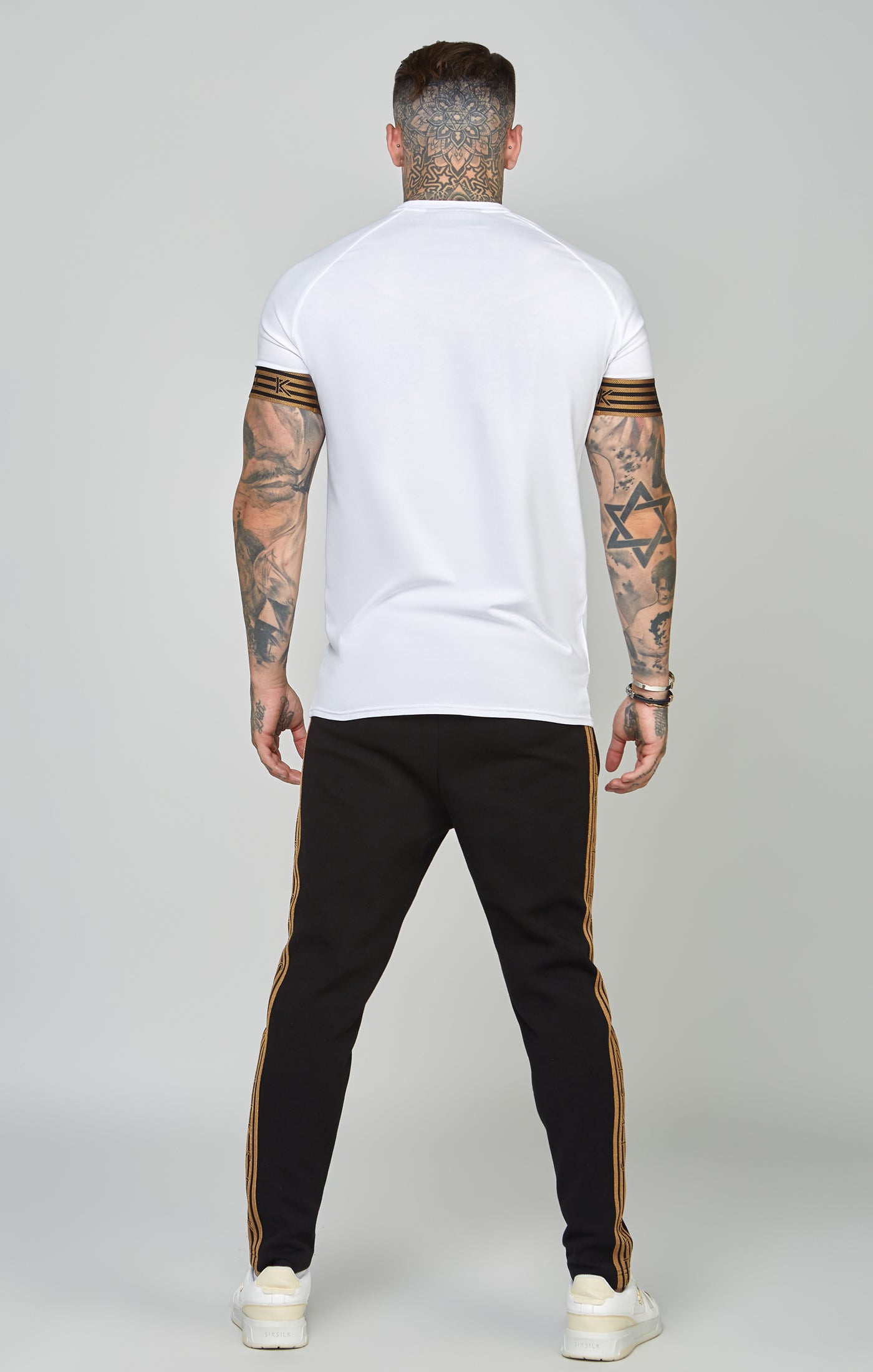 Weiß-goldfarbenes Strick-T-Shirt mit elastischen Bündchen (4)