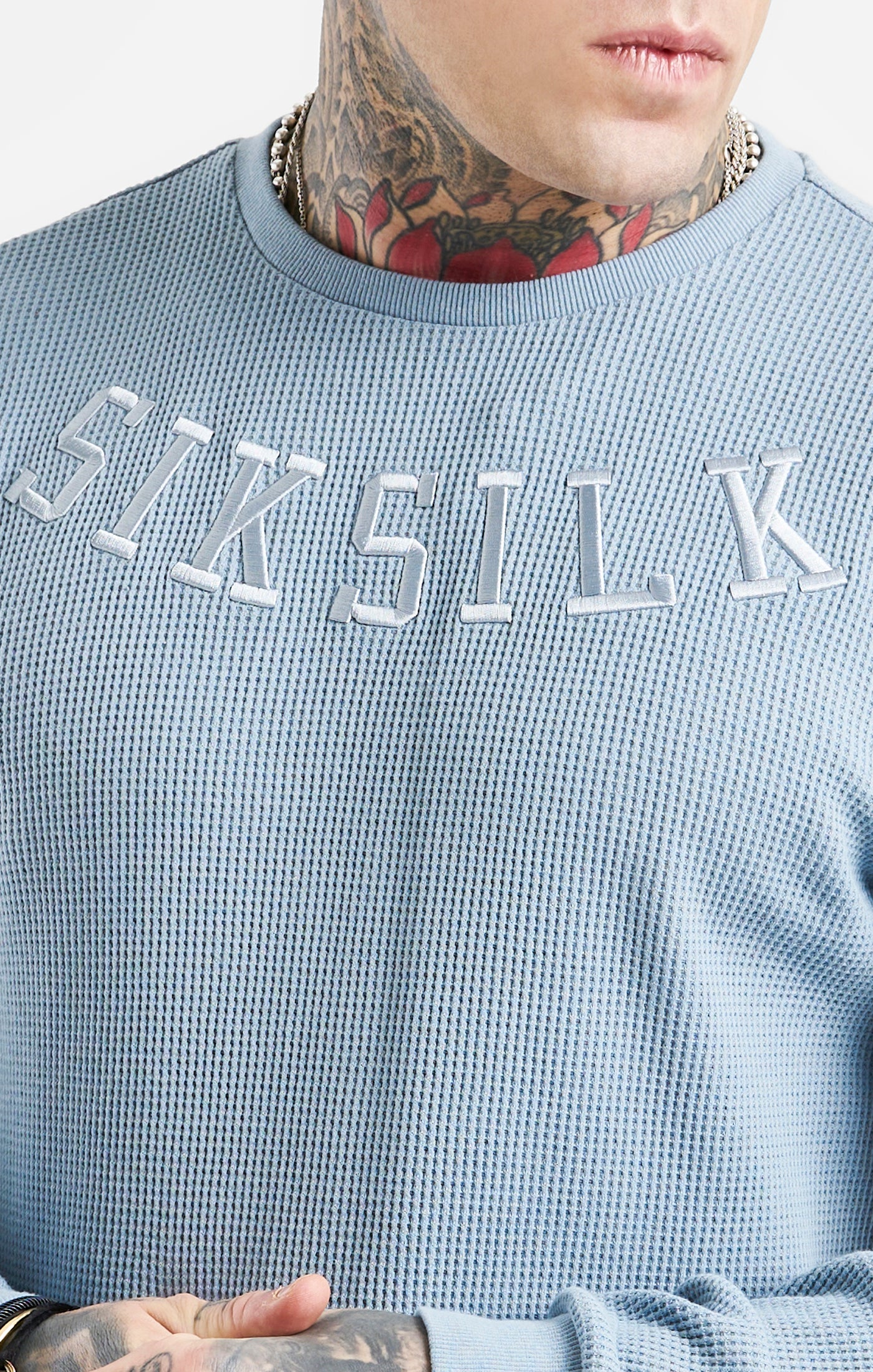 Blau besticktes Sweatshirt mit Waffelstruktur (1)