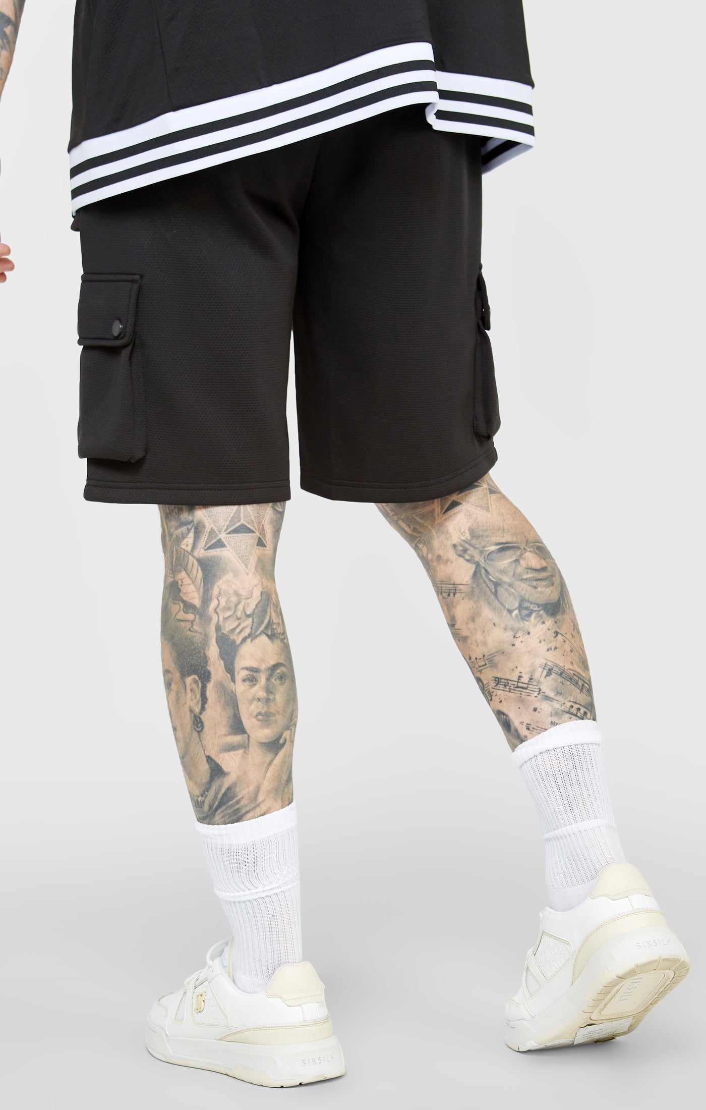 Schwarze lässige Cargo-Taschen-Shorts (3)