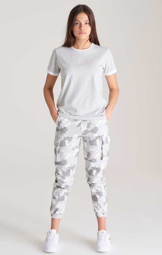 SikSilk T-Shirt mit geripptem Streifen im Kontrast am Ausschnitt und an den Ärmeln - Grau
