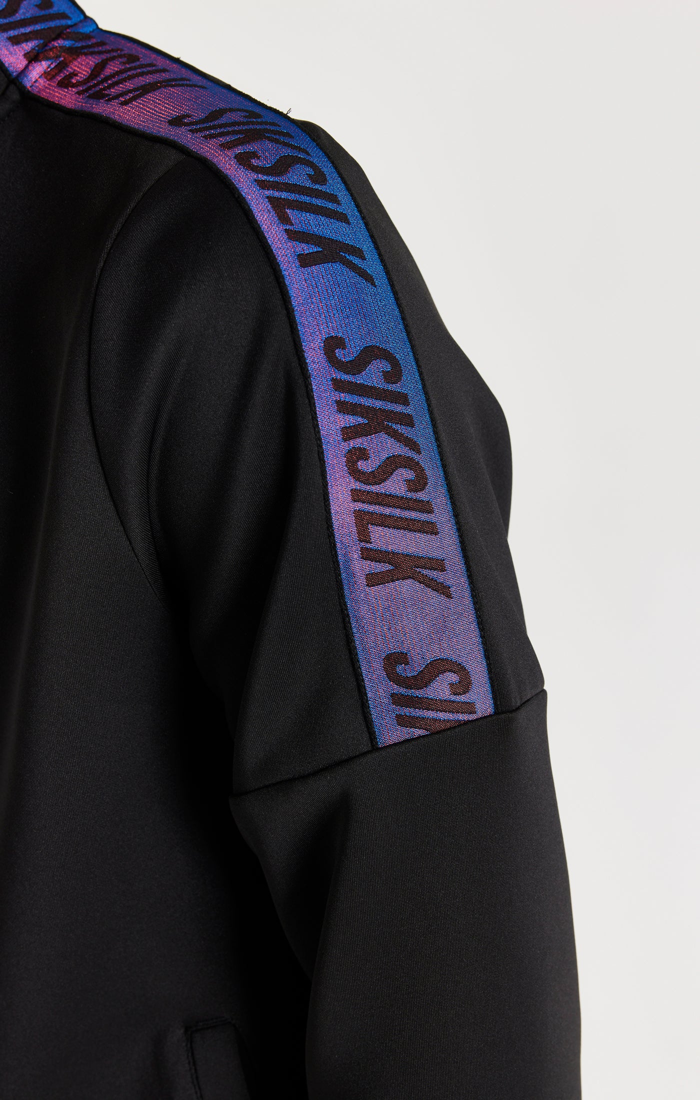 SikSilk Iridescent Pullover mit viertellangem Reißverschluss und Trichterausschnitt – Schwarz (1)