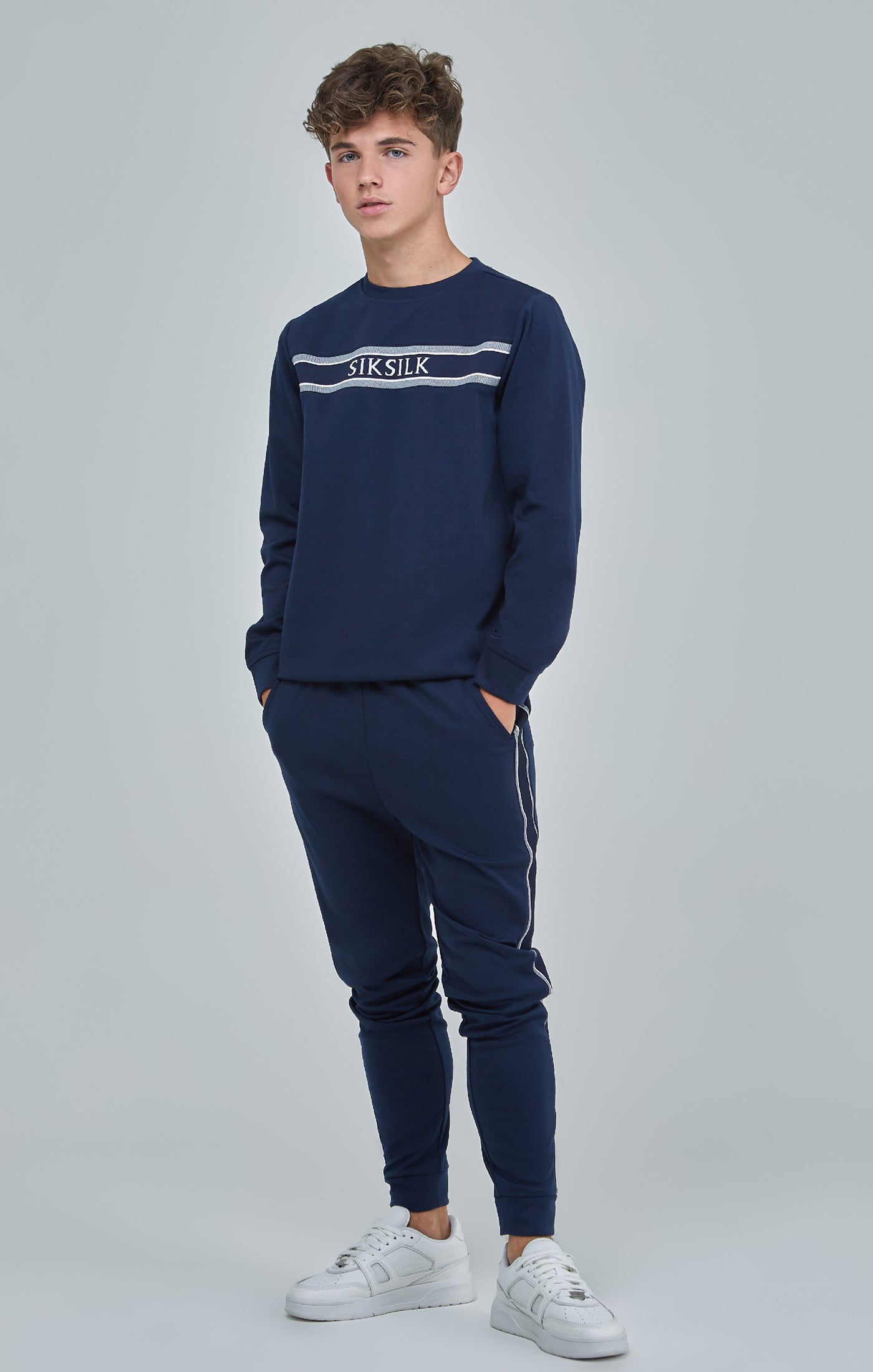 Marineblaues Sweatshirt für Jungen mit Paneldetail (1)