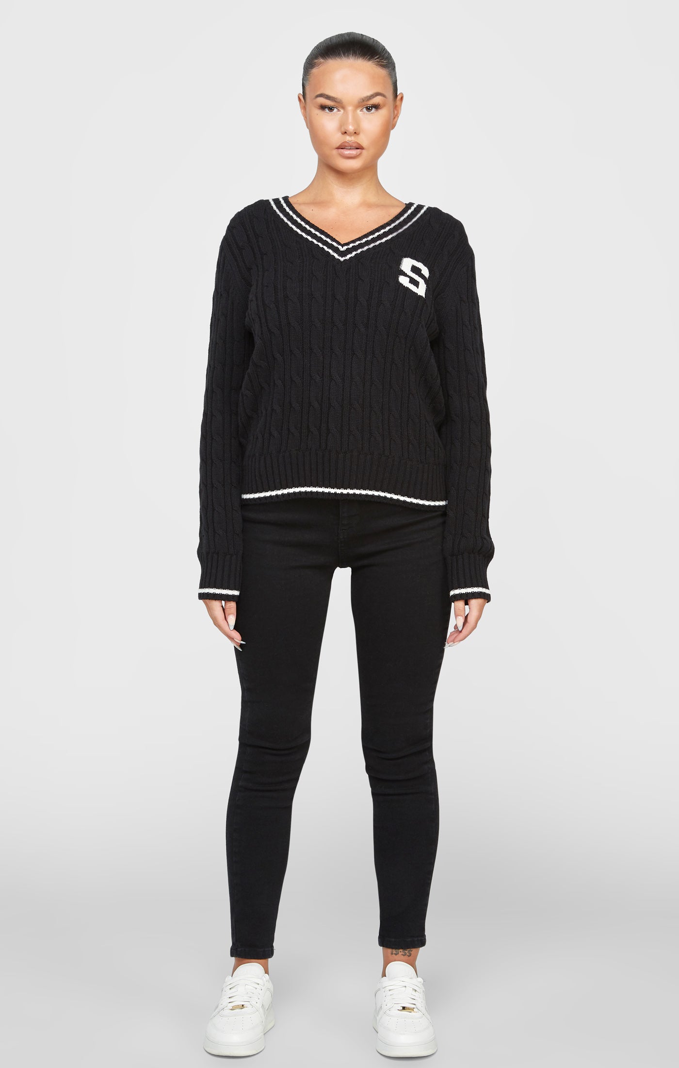 Schwarzer Uni Pullover mit Zopfmuster (2)