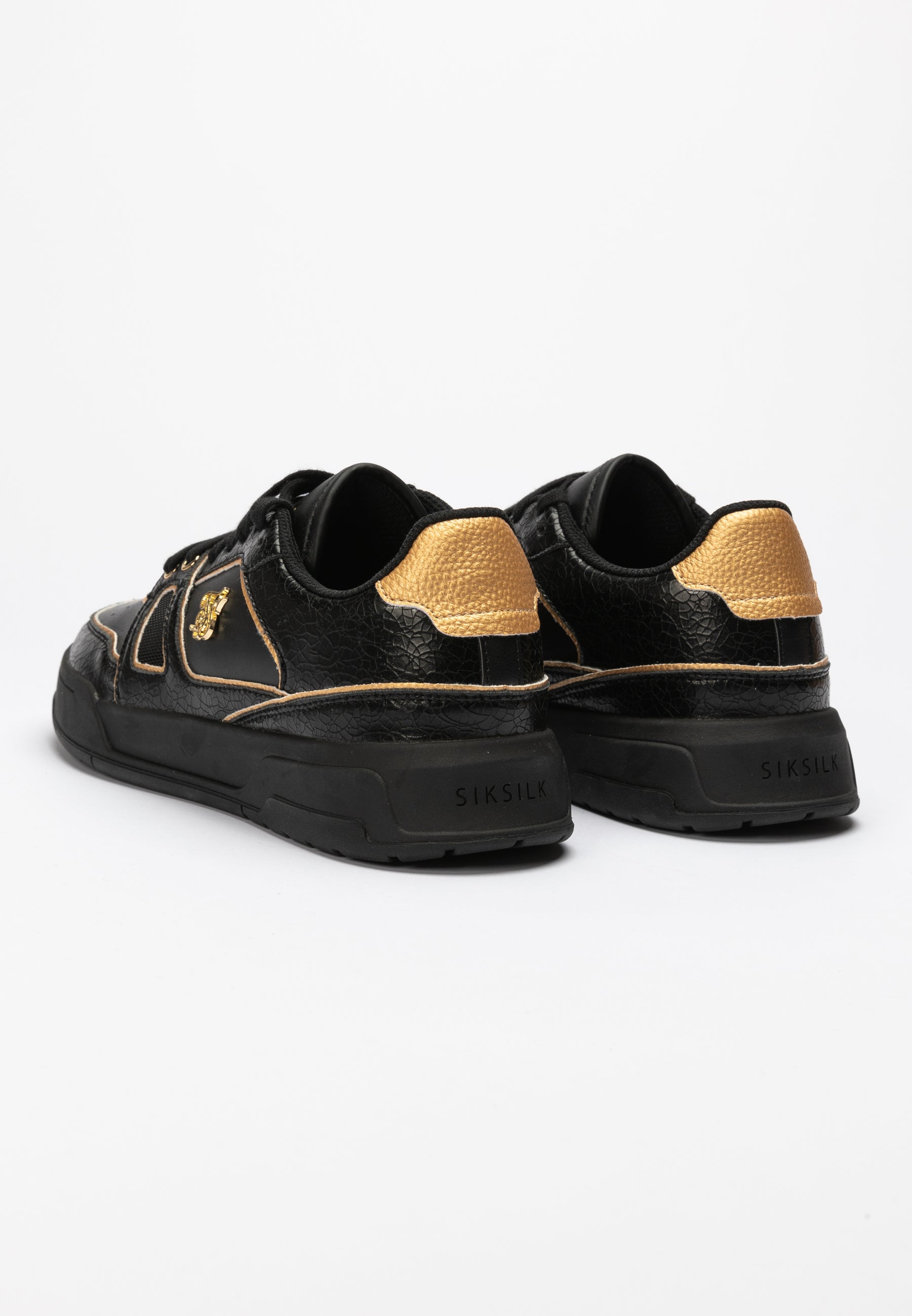 Low Top Court Sneaker mit Schwarzen und Goldenen Zierstreifen (4)