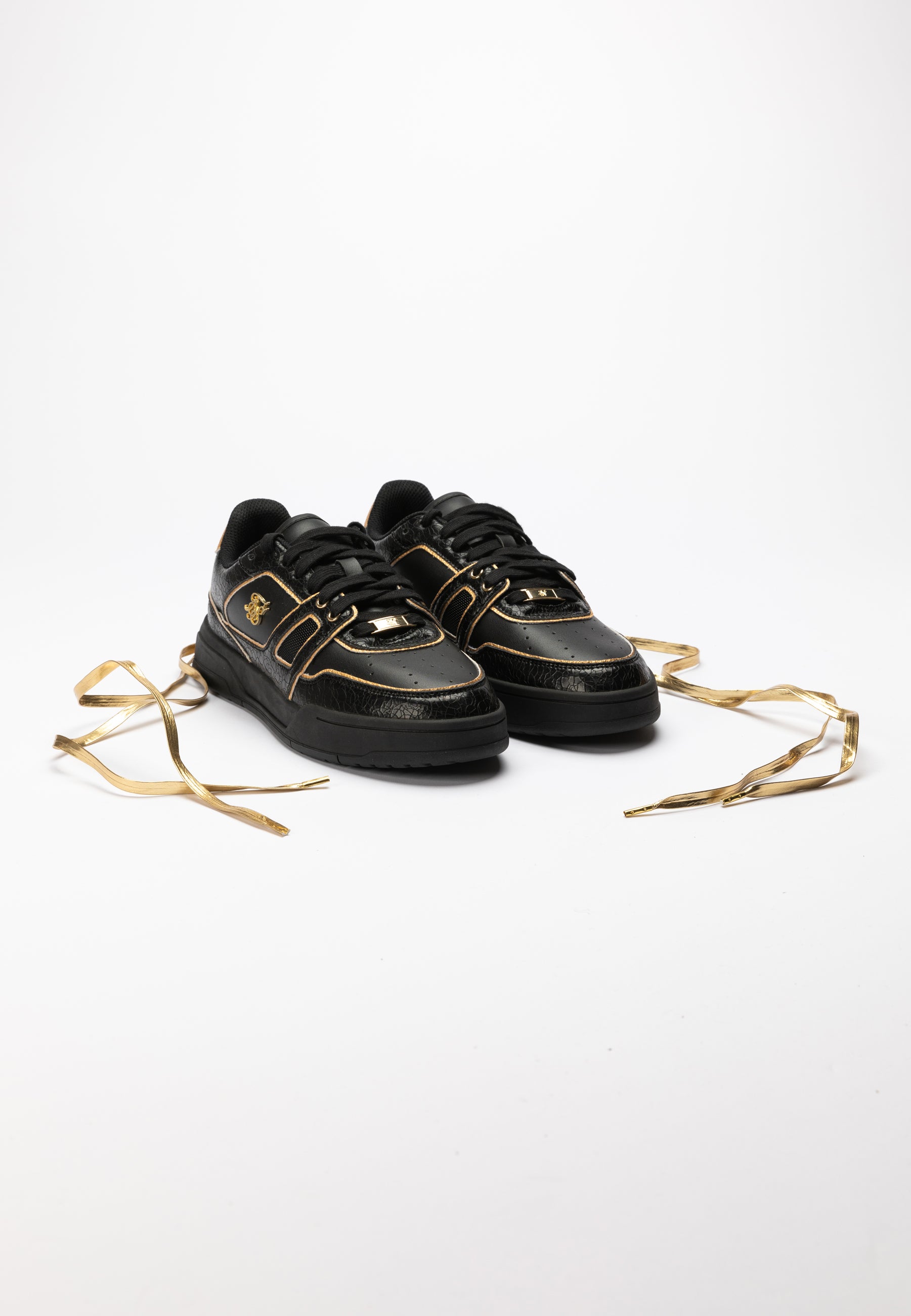 Low Top Court Sneaker mit Schwarzen und Goldenen Zierstreifen (5)